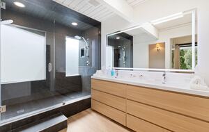 Luxe Malibu Beach Bungalow - Malibu, California