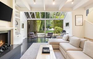 Luxe Malibu Beach Bungalow - Malibu, California