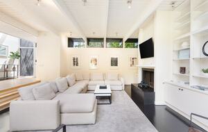 Luxe Malibu Beach Bungalow - Malibu, California