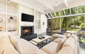 Luxe Malibu Beach Bungalow - Malibu, California