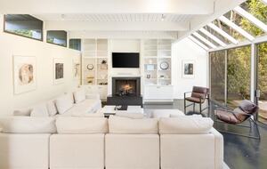 Luxe Malibu Beach Bungalow - Malibu, California