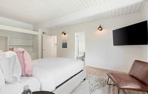 Luxe Malibu Beach Bungalow - Malibu, California