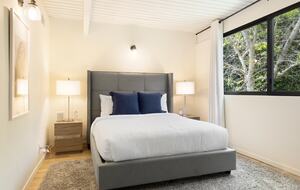 Luxe Malibu Beach Bungalow - Malibu, California