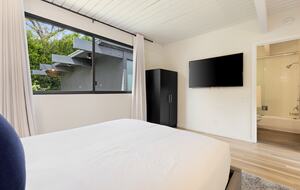 Luxe Malibu Beach Bungalow - Malibu, California