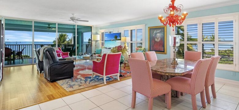 Newly updated beach front condo on the best shelling beach in Florida - Sanibel, Florida