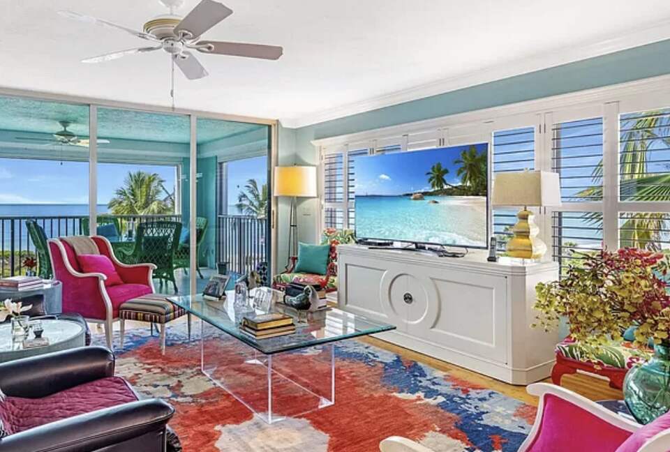 Newly updated beach front condo on the best shelling beach in Florida - Sanibel, Florida