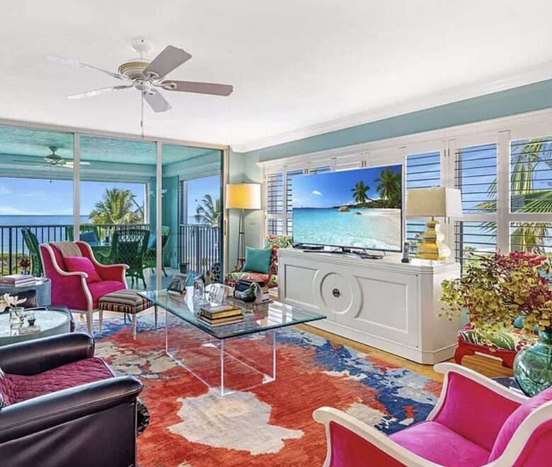 Newly updated beach front condo on the best shelling beach in Florida - Sanibel, Florida