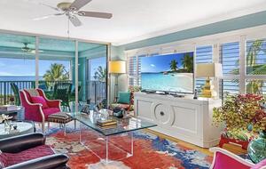 Newly updated beach front condo on the best shelling beach in Florida - Sanibel, Florida