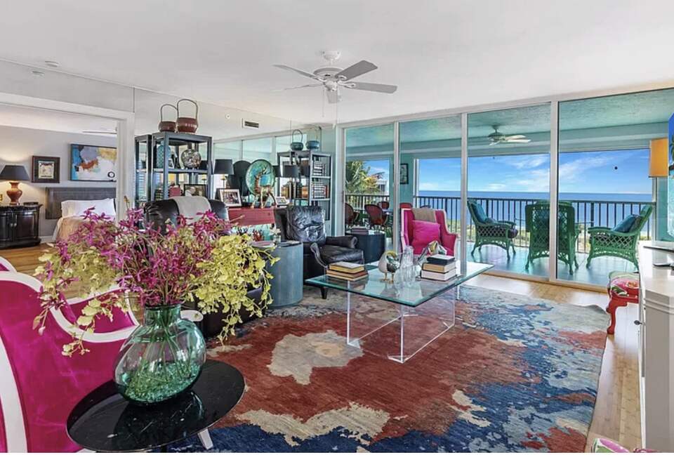 Newly updated beach front condo on the best shelling beach in Florida - Sanibel, Florida