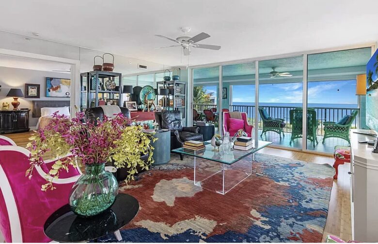 Newly updated beach front condo on the best shelling beach in Florida - Sanibel, Florida