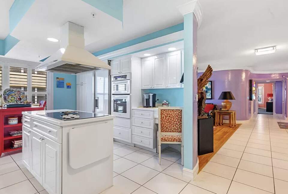 Newly updated beach front condo on the best shelling beach in Florida - Sanibel, Florida