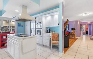 Newly updated beach front condo on the best shelling beach in Florida - Sanibel, Florida