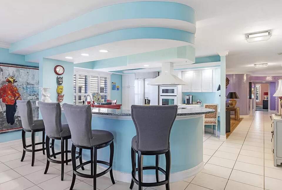 Newly updated beach front condo on the best shelling beach in Florida - Sanibel, Florida