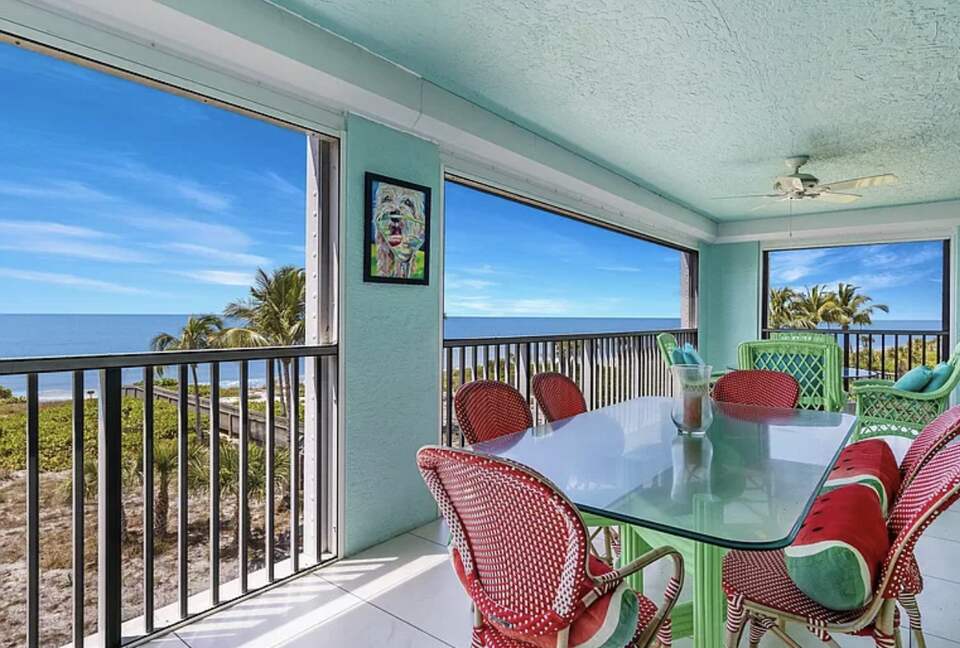 Newly updated beach front condo on the best shelling beach in Florida - Sanibel, Florida