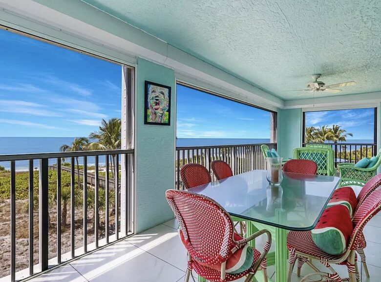 Newly updated beach front condo on the best shelling beach in Florida - Sanibel, Florida