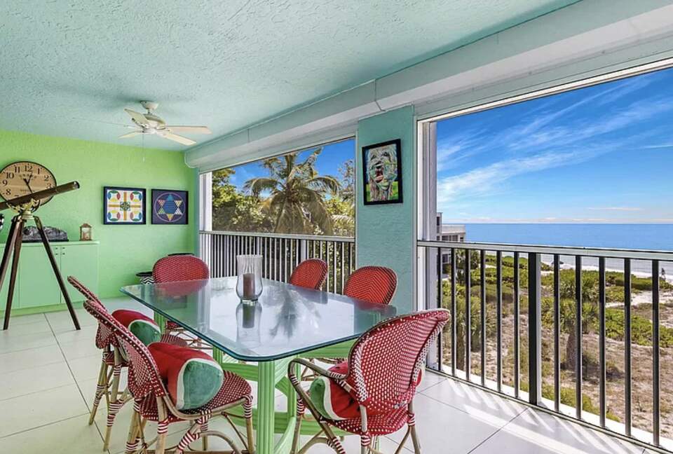 Newly updated beach front condo on the best shelling beach in Florida - Sanibel, Florida