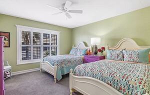 Newly updated beach front condo on the best shelling beach in Florida - Sanibel, Florida