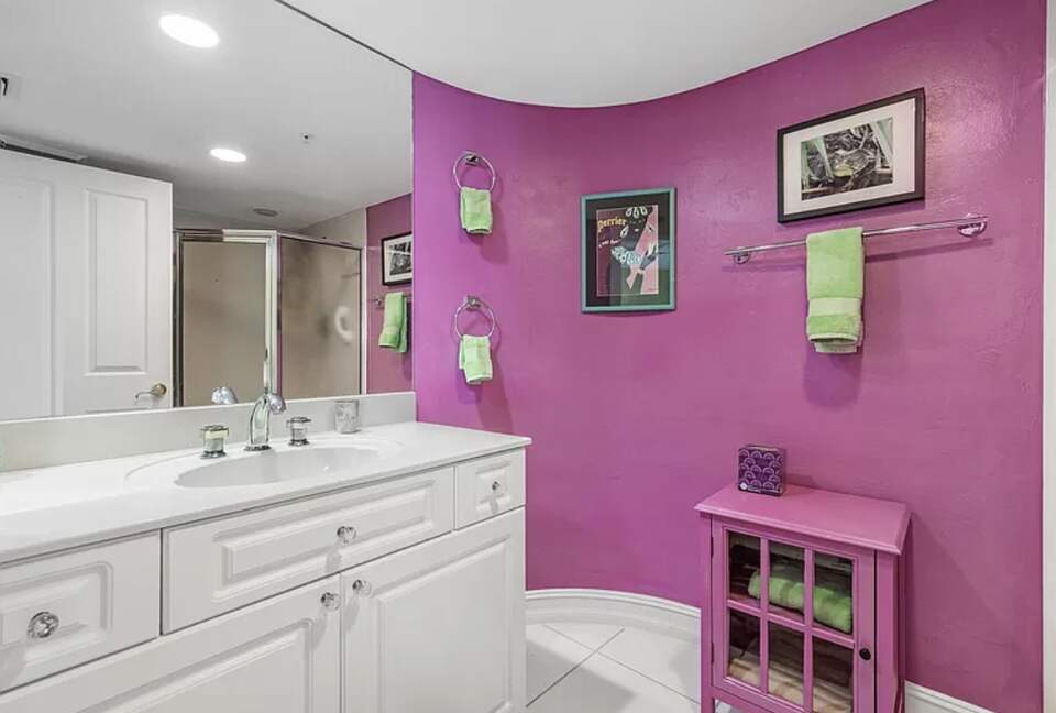 Newly updated beach front condo on the best shelling beach in Florida - Sanibel, Florida