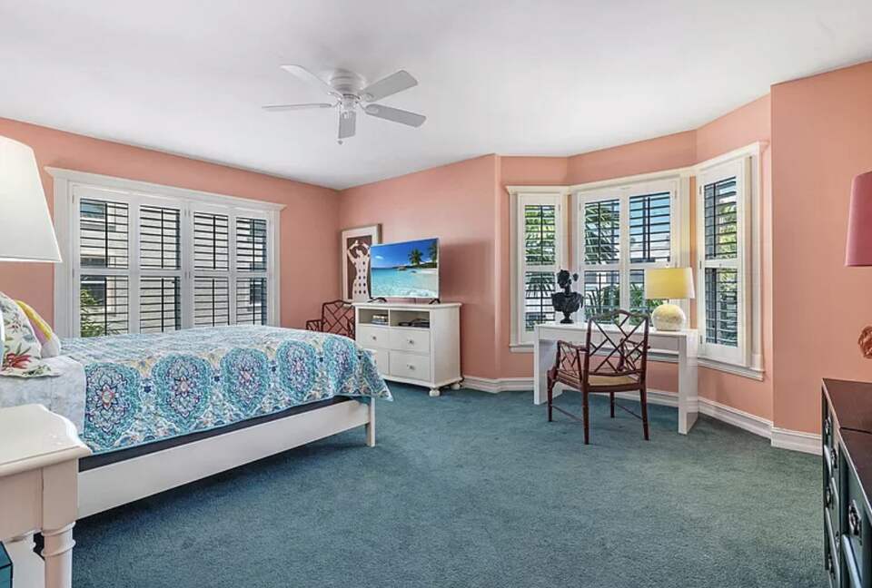 Newly updated beach front condo on the best shelling beach in Florida - Sanibel, Florida