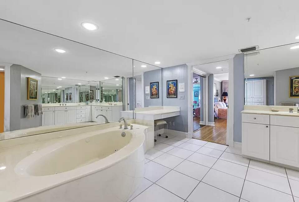 Newly updated beach front condo on the best shelling beach in Florida - Sanibel, Florida