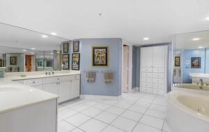 Newly updated beach front condo on the best shelling beach in Florida - Sanibel, Florida