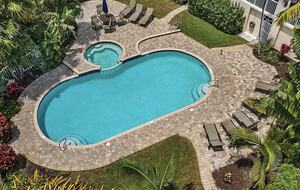 Only 18 units keeps common areas very quiet