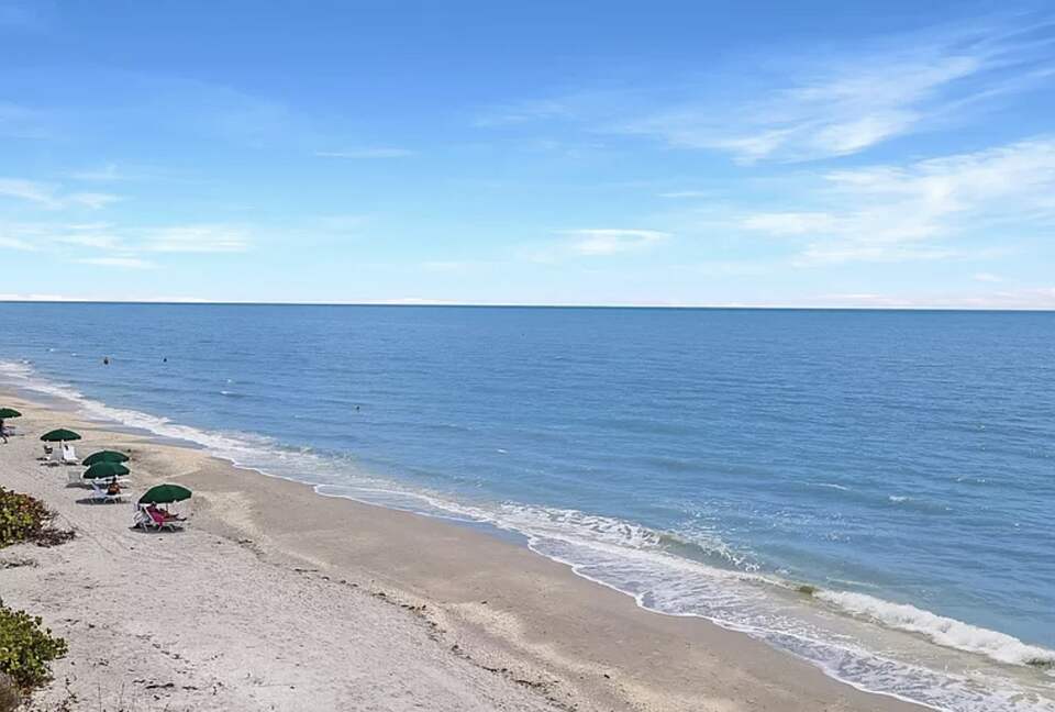 Newly updated beach front condo on the best shelling beach in Florida - Sanibel, Florida