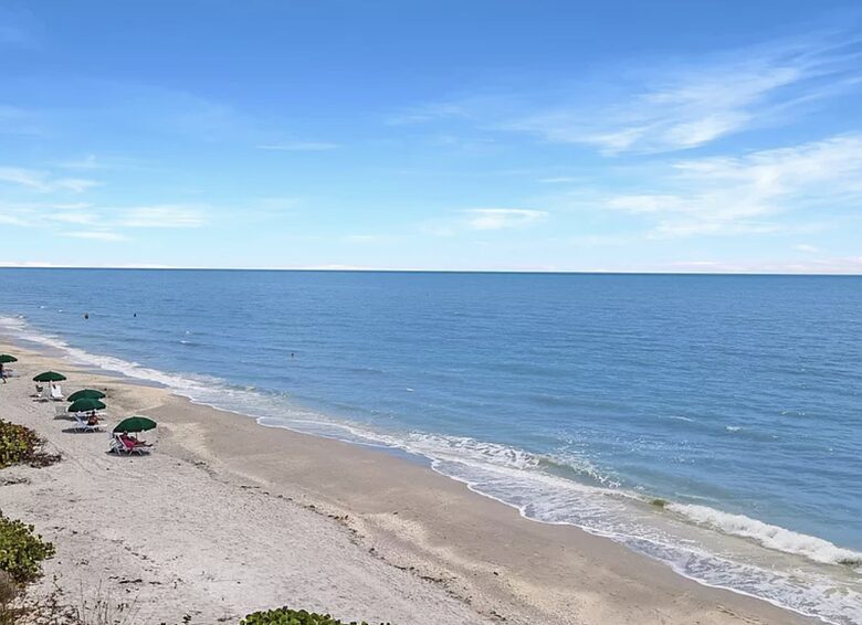 Newly updated beach front condo on the best shelling beach in Florida - Sanibel, Florida