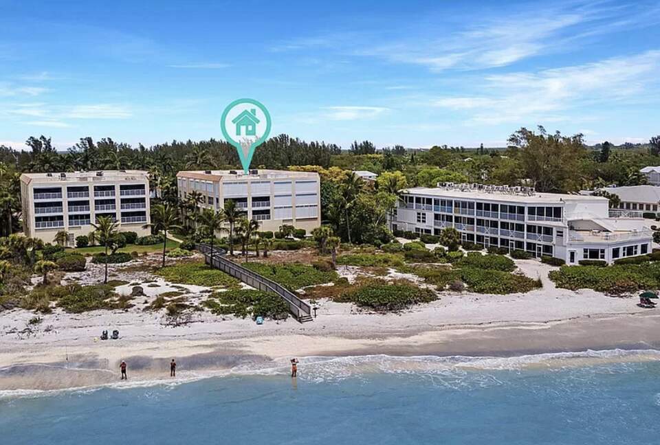 Newly updated beach front condo on the best shelling beach in Florida - Sanibel, Florida
