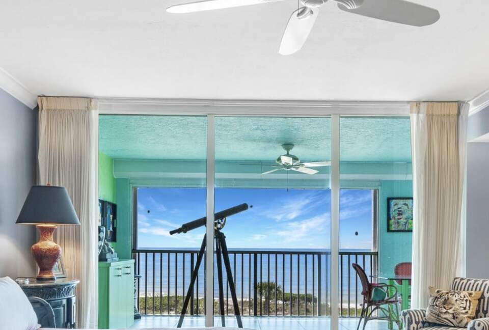 Newly updated beach front condo on the best shelling beach in Florida - Sanibel, Florida