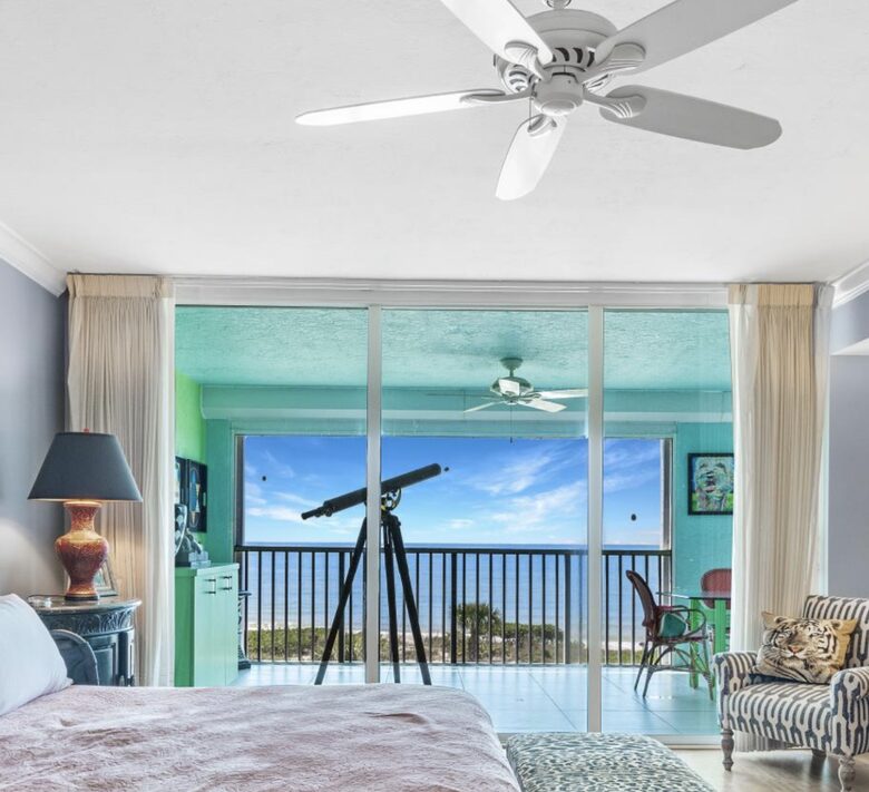Newly updated beach front condo on the best shelling beach in Florida - Sanibel, Florida