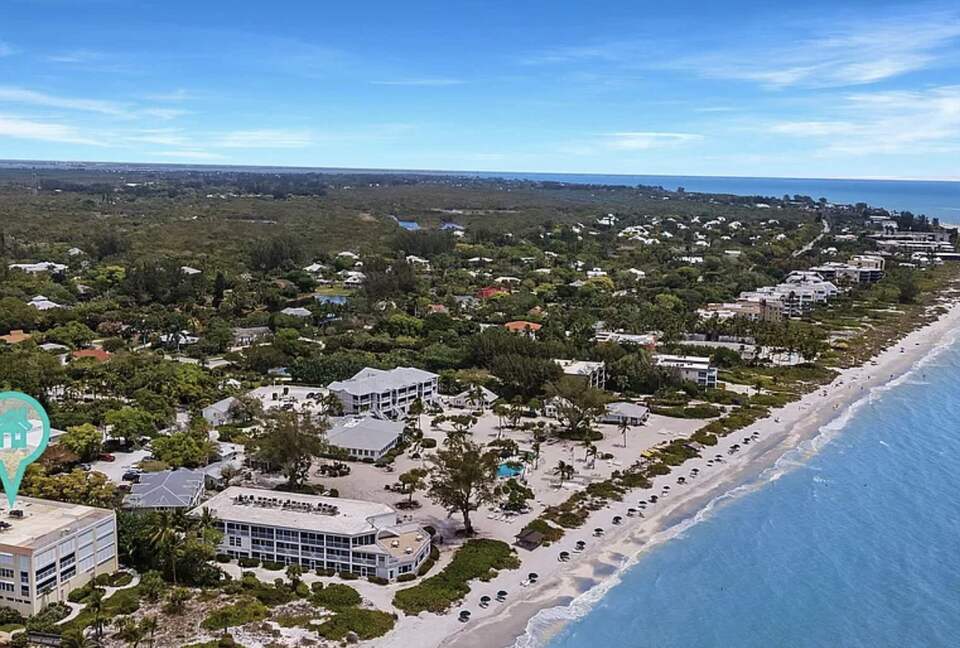 Newly updated beach front condo on the best shelling beach in Florida - Sanibel, Florida