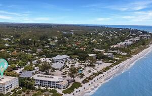 Newly updated beach front condo on the best shelling beach in Florida - Sanibel, Florida