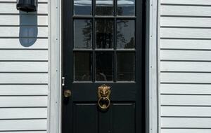 Entry to cottage front door