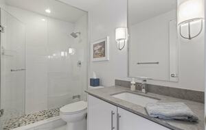 Lovely Two Bedroom Vacation Home in Friday Harbour - Innisfil, Canada