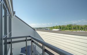 Lovely Two Bedroom Vacation Home in Friday Harbour - Innisfil, Canada