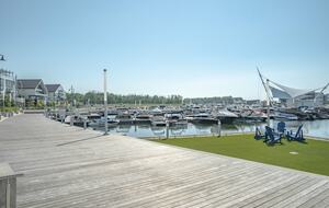 Lovely Two Bedroom Vacation Home in Friday Harbour - Innisfil, Canada