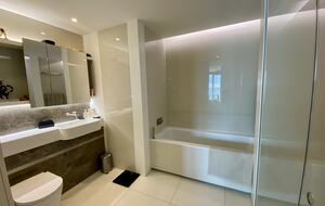 Luxury Apartment with Iconic South Bank Views - London, United Kingdom