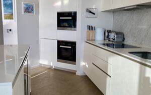 Luxury Apartment with Iconic South Bank Views - London, United Kingdom