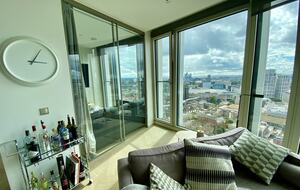 Luxury Apartment with Iconic South Bank Views - London, United Kingdom