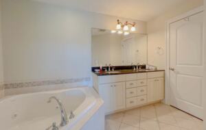 Quaint Townhome In the Heart of Avalon - Avalon, New Jersey