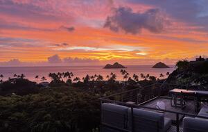 Sweeping Postcard Views of the Mokulua Islands - Kailua, Hawaii