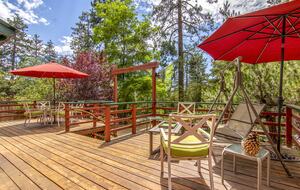 Goldfinch Lodge + Hot Tub - Idyllwild-Pine Cove, California