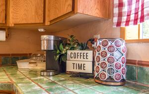 Goldfinch Lodge + Hot Tub - Idyllwild-Pine Cove, California