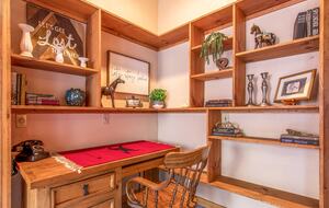 Goldfinch Lodge + Hot Tub - Idyllwild-Pine Cove, California