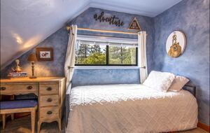 Goldfinch Lodge + Hot Tub - Idyllwild-Pine Cove, California