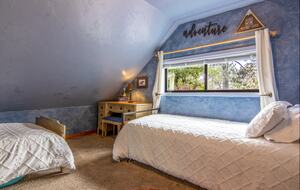 Goldfinch Lodge + Hot Tub - Idyllwild-Pine Cove, California