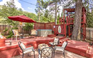 Goldfinch Lodge + Hot Tub - Idyllwild-Pine Cove, California