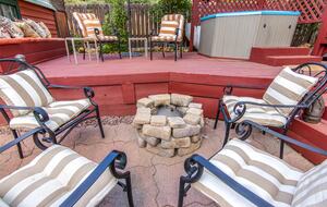 Goldfinch Lodge + Hot Tub - Idyllwild-Pine Cove, California