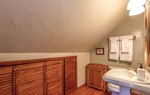 Goldfinch Lodge + Hot Tub - Idyllwild-Pine Cove, California